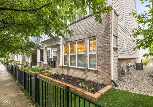 2nd image of 5747 Wheeler Rd, Indianapolis, IN 46216 | MLS# 22121645