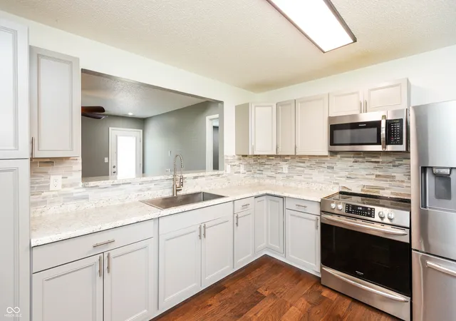 2nd image of 6714 Larkwood Ct, Indianapolis, IN 46241 | MLS# 22121794