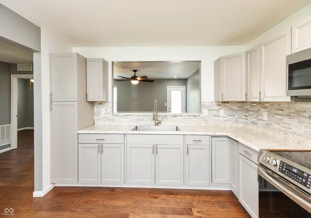 3rd image of 6714 Larkwood Ct, Indianapolis, IN 46241 | MLS# 22121794