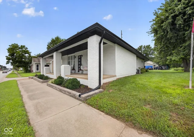 2nd image of 960 E Morgan St, Martinsville, IN 46151 | MLS# 22121802