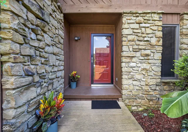 2nd image of 3177 Sycamore Dr #5A, Columbus, IN 47203 | MLS# 22121808