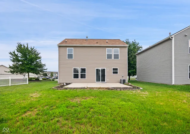 3rd image of 1364 Ellington Dr, Shelbyville, IN 46176 | MLS# 22121811