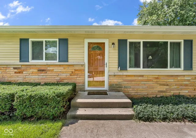 3rd image of 3230 Redwood Dr, Indianapolis, IN 46227 | MLS# 22121824