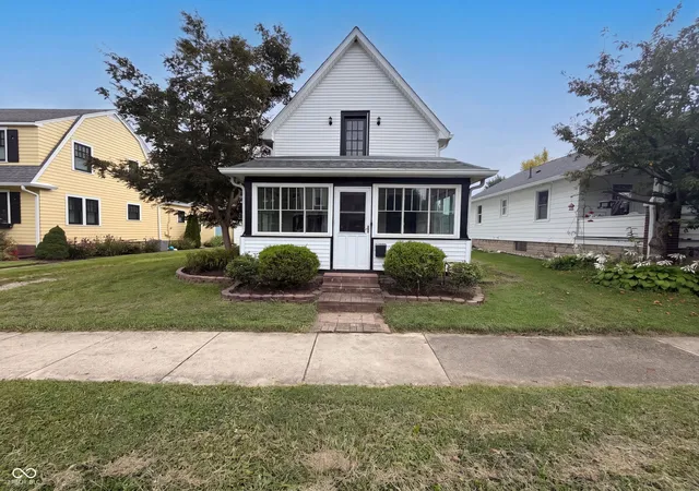 1st image of 124 N Main St, Pendleton, IN 46064 | MLS# 22121828
