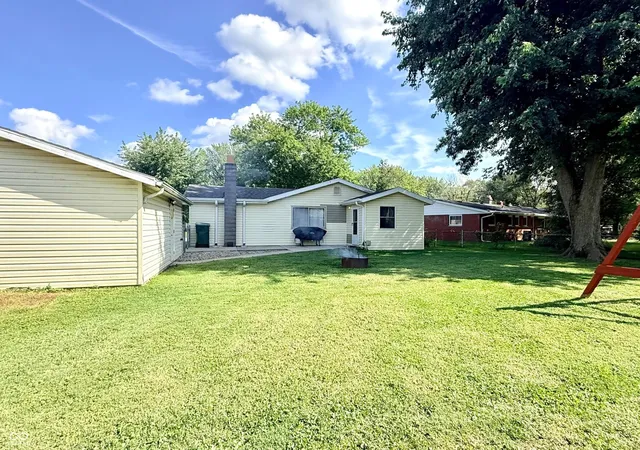 2nd image of 910 Terrace Dr, Crawfordsville, IN 47933 | MLS# 22121882