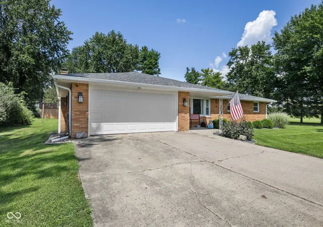 2nd image of 1128 E School St, Anderson, IN 46012 | MLS# 22121886