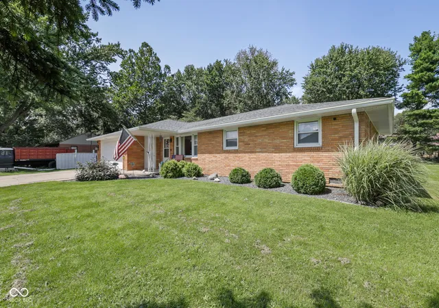 3rd image of 1128 E School St, Anderson, IN 46012 | MLS# 22121886