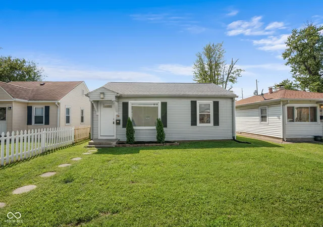 1st image of 76 N 2nd Ave, Beech Grove, IN 46107 | MLS# 22121930