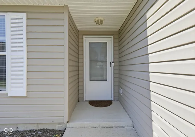 2nd image of 7358 S Millikan Ct, Nineveh, IN 46164 | MLS# 22121934