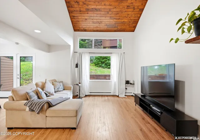 Photo 2 of Sale Pending at 6622 Lakeway Dr, Anchorage, AK 99502 | MLS# 26-9728 | Listing updated on 2026-08-16