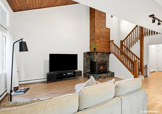 Photo 5 of Sale Pending at 6622 Lakeway Dr, Anchorage, AK 99502 | MLS# 26-9728 | Listing updated on 2026-08-16