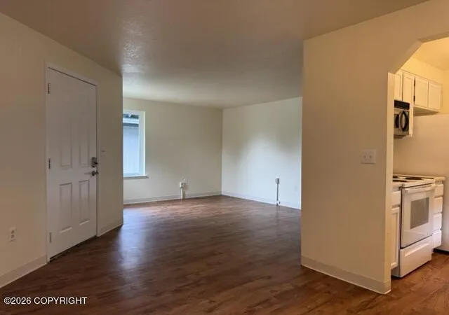 24th image of 10321 Thuja Cir, Anchorage, AK 99507 | MLS# 26-10010
