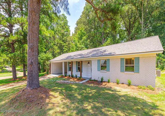 Photo 2 of Sale Pending at 1209 Laurelwood Dr, Clinton, MS 39056 | MLS# 4156482 | Listing updated on 2026-09-05