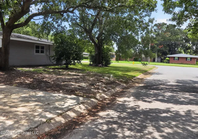 46th image of 1910 Meadowbrook St, Pascagoula, MS 39567 | MLS# 4158256