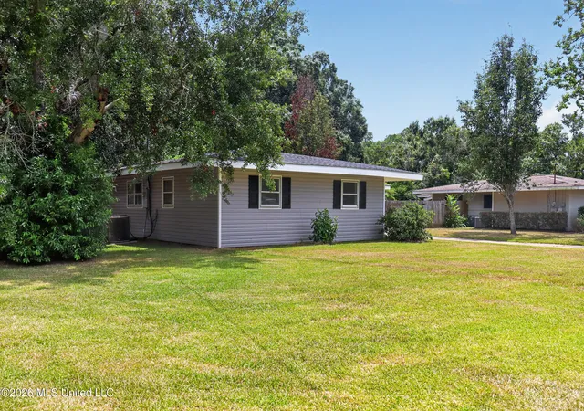 4th image of 1910 Meadowbrook St, Pascagoula, MS 39567 | MLS# 4158256
