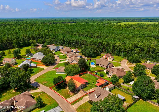 Photo 2 of Single family home for sale at 210 Idlewood Dr, Waveland, MS 39576 | MLS# 4158629 | Listing updated on 2026-10-08