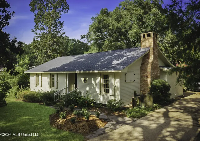 1st image of 414 General Pershing Ave, Ocean Springs, MS 39564 | MLS# 4159243