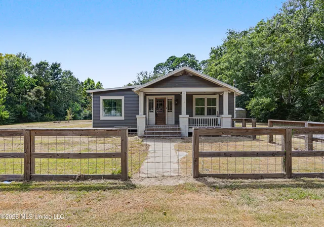 Photo 2 of Single family home for sale at 7101 Wayne Ln, Biloxi, MS 39532 | MLS# 4159379 | Listing updated on 2026-08-17