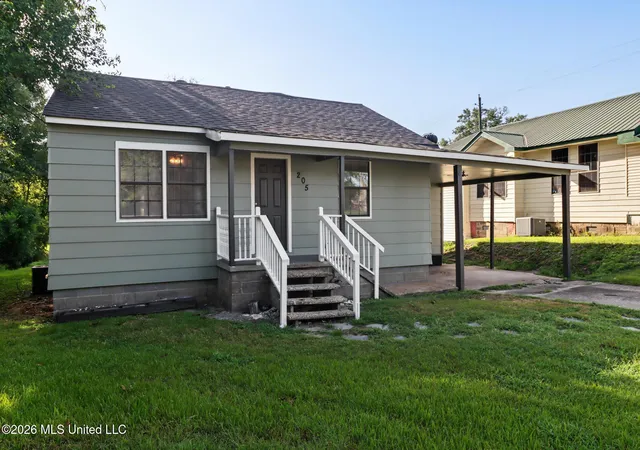 2nd image of 205 S 2nd St, Lumberton, MS 39455 | MLS# 4159525