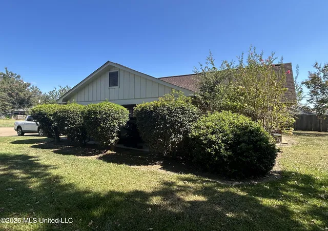 Photo 2 of Sale Pending at 1213 Peggy Ln, Greenwood, MS 38930 | MLS# 4160915 | Listing updated on 2026-09-09