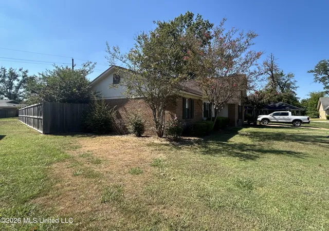 Photo 4 of Sale Pending at 1213 Peggy Ln, Greenwood, MS 38930 | MLS# 4160915 | Listing updated on 2026-09-09