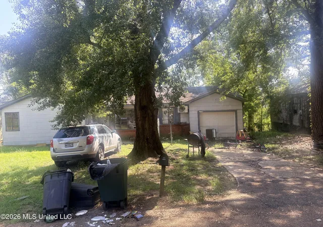 Photo 1 of Single family home for sale at 1736 E Gibraltar, Jackson, MS 39204 | MLS# 4160913 | Listing updated on 2026-09-17