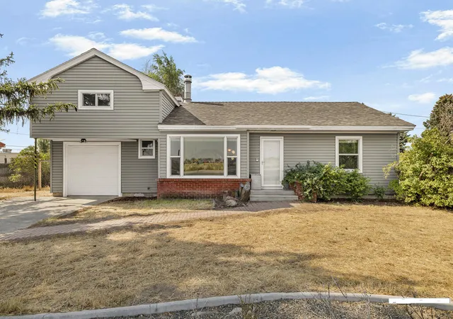 Photo 2 of Single family home for sale at 2516 E Lincoln Road, Idaho Falls, ID 83401 | MLS# 2188494 | Listing updated on 2026-09-08