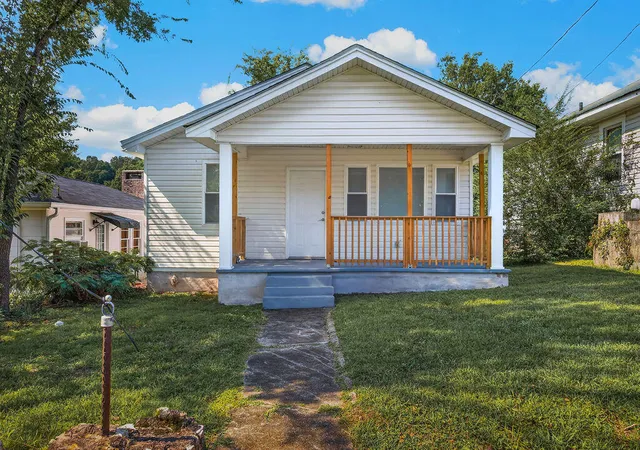 Photo 3 of Single family home for sale at 211 Wilson St, Rossville, GA 30741 | MLS# 1529190 | Listing updated on 2026-09-23