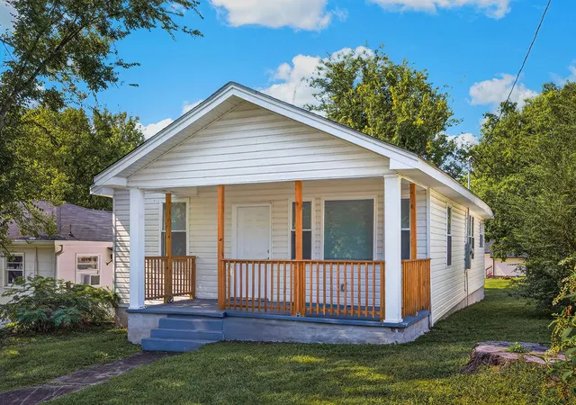Photo 3 of Single family home for sale at 211 Wilson St, Rossville, GA 30741 | MLS# 1529190 | Listing updated on 2026-09-23