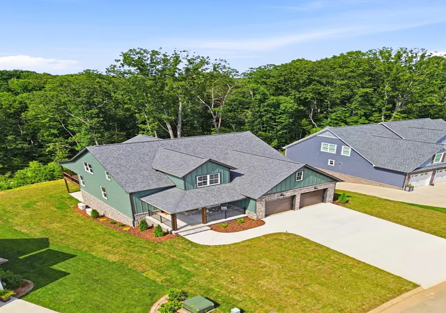 Photo 3 of Sale Pending at 224 Goose Creek Cir, Soddy Daisy, TN 37379 | MLS# 1522492 | Listing updated on 2026-09-01