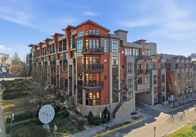 Photo 1 of Condo for sale at 129 Walnut St #214, Chattanooga, TN 37403 | MLS# 1527399 | Listing updated on 2026-08-26