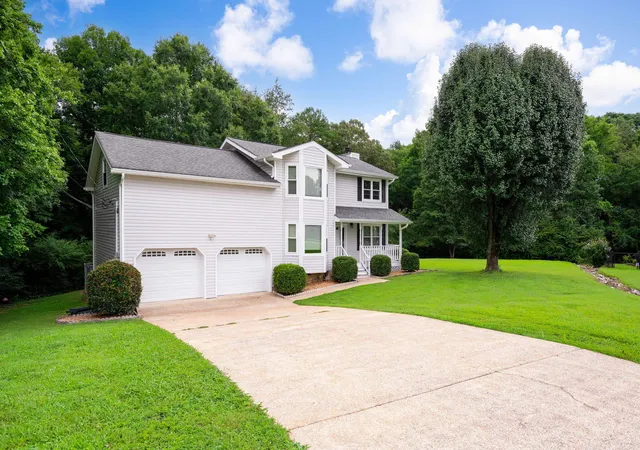 Photo 3 of Single family home for sale at 5526 Twin Oaks Dr, Ooltewah, TN 37363 | MLS# 1540096 | Listing updated on 2026-09-07