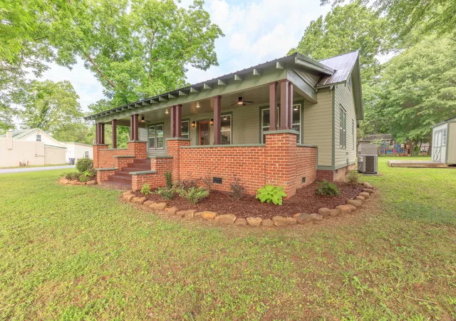 Photo 1 of Single family home for sale at 912 S Chattanooga St, La Fayette, GA 30728 | MLS# 1539084 | Listing updated on 2026-10-02