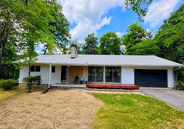 1st image of 104 Pinehurst Ln, Signal Mountain, TN 37377 | MLS# 1534650