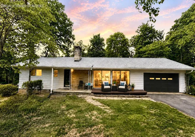 2nd image of 104 Pinehurst Ln, Signal Mountain, TN 37377 | MLS# 1534650