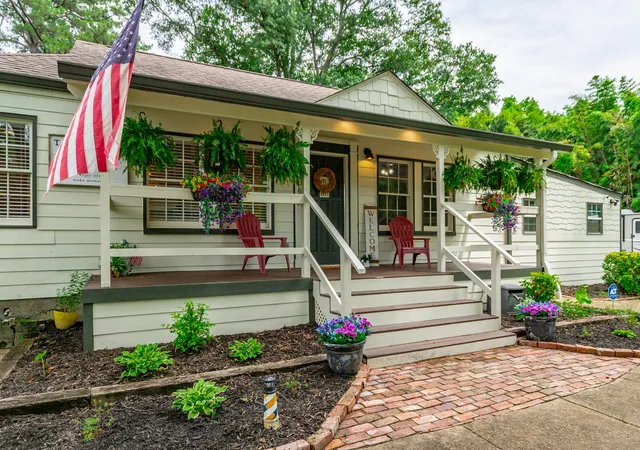 Photo 2 of Single family home for sale at 306 Laverne Dr, Chattanooga, TN 37421 | MLS# 1535064 | Listing updated on 2026-10-26
