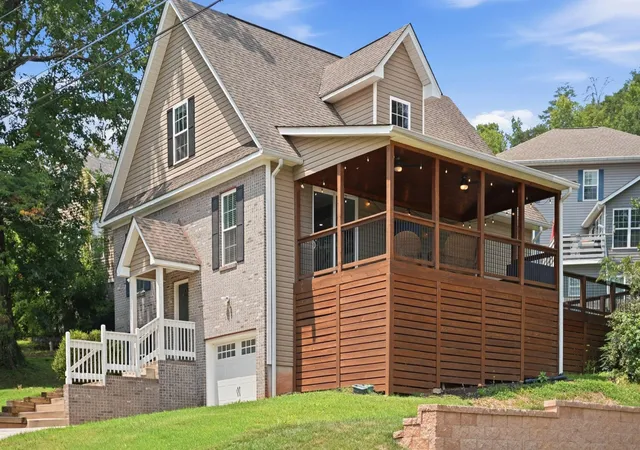 Photo 2 of Single family home for sale at 323 Pine Ridge Rd, Chattanooga, TN 37405 | MLS# 1536794 | Listing updated on 2026-08-27
