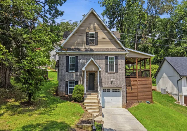 Photo 1 of Single family home for sale at 323 Pine Ridge Rd, Chattanooga, TN 37405 | MLS# 1536794 | Listing updated on 2026-09-25