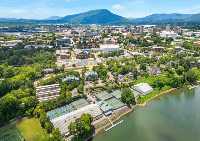 Listing Photo 5 - Condo for sale in building located at 737 Battery Pl, Chattanooga, TN 37403 - Unit #302
