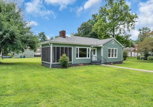 2nd image of 601 Laurel Ave, South Pittsburg, TN 37380 | MLS# 1537252