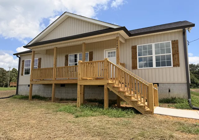 2nd image of 2442 Brown Bridge Rd, Dalton, GA 30721 | MLS# 1537345