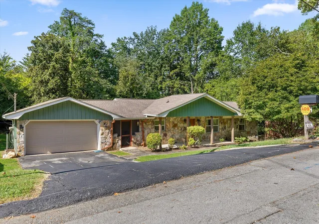 2nd image of 606 Oak Crest Ln, Hixson, TN 37343 | MLS# 1540574