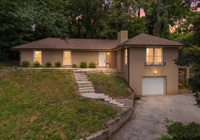 2nd image of 119 Crestview Cir, Chattanooga, TN 37411 | MLS# 1538003