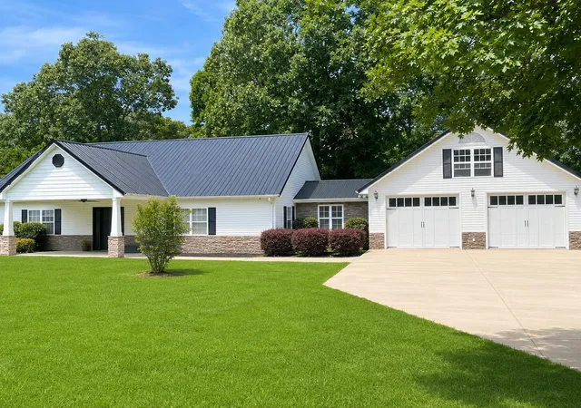 Photo 3 of Single family home for sale at 442 Deer Ridge Ests Rd, Whitwell, TN 37397 | MLS# 1539561 | Listing updated on 2026-08-02