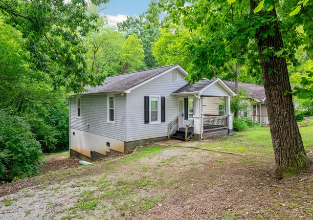 Photo 3 of Single family home for sale at 4802 Oakland Ave, Chattanooga, TN 37410 | MLS# 1538187 | Listing updated on 2026-08-21