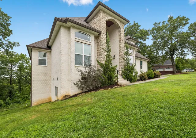 Photo 2 of Sale Pending at 5802 Muirfield Ln, Chattanooga, TN 37416 | MLS# 1538541 | Listing updated on 2026-09-07