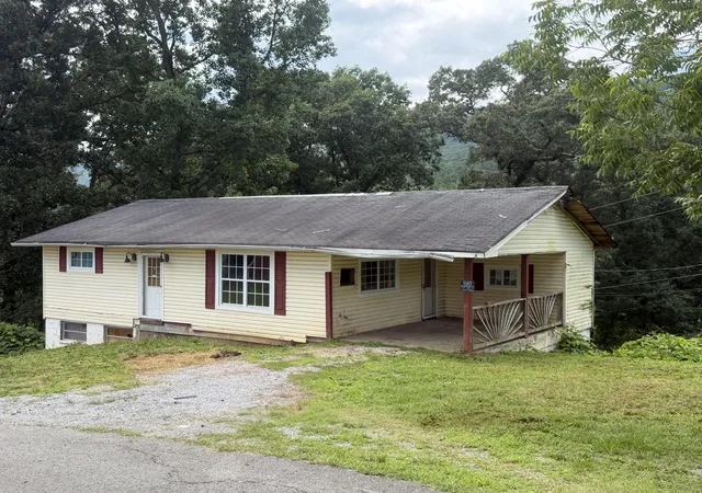 1st image of 211 S Oak St, Whitwell, TN 37397 | MLS# 1538880