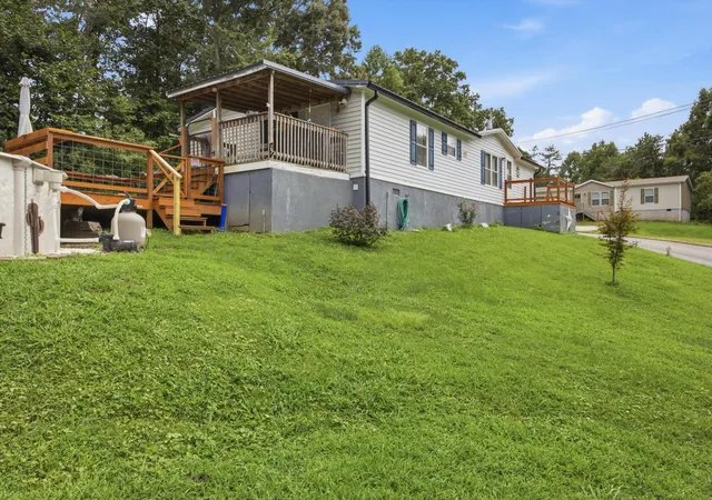 Photo 3 of Single family home for sale at 896 Ponderosa Dr, Soddy Daisy, TN 37379 | MLS# 1538401 | Listing updated on 2026-09-17