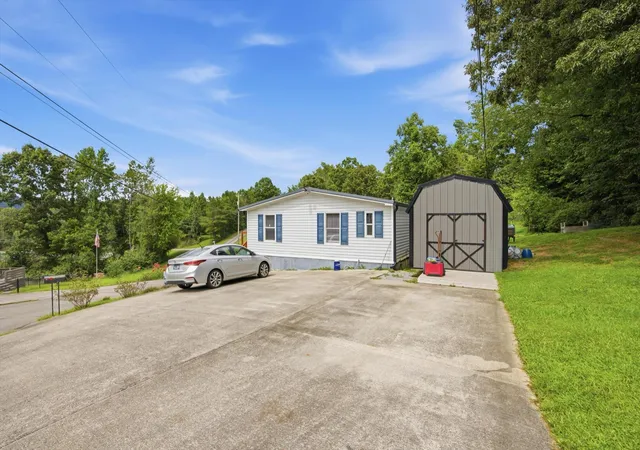 Photo 3 of Single family home for sale at 896 Ponderosa Dr, Soddy Daisy, TN 37379 | MLS# 1538401 | Listing updated on 2026-09-17