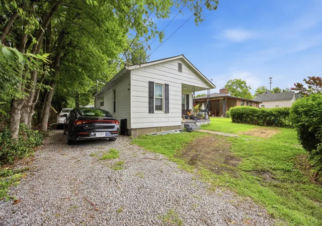 Photo 2 of Single family home for sale at 2009 Robbins St, Chattanooga, TN 37404 | MLS# 1538388 | Listing updated on 2026-09-10